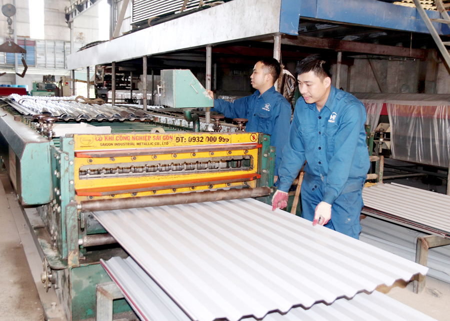 Công ty TNHH 1 thành viên Hùng Lan, thị trấn Việt Quang (Bắc Quang) hoạt động sản xuất, kinh doanh hiệu quả, thực hiện tốt nghĩa vụ thuế với Nhà nước.