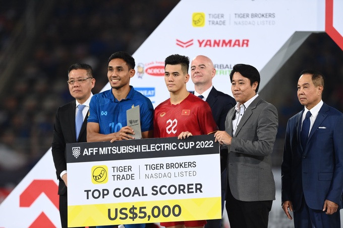 Tiến Linh là đồng Vua phá lưới của AFF Cup 2022, bên cạnh Teerasil Dangda 