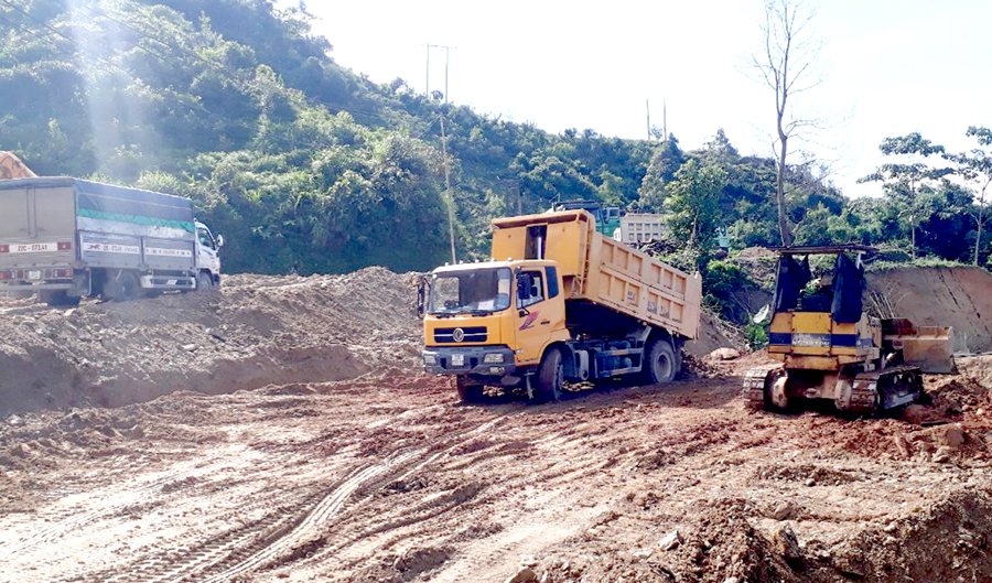 Huy động phương tiện đẩy nhanh tiến độ Dự án Cải tạo, nâng cấp đường Bắc Quang – Xín Mần.