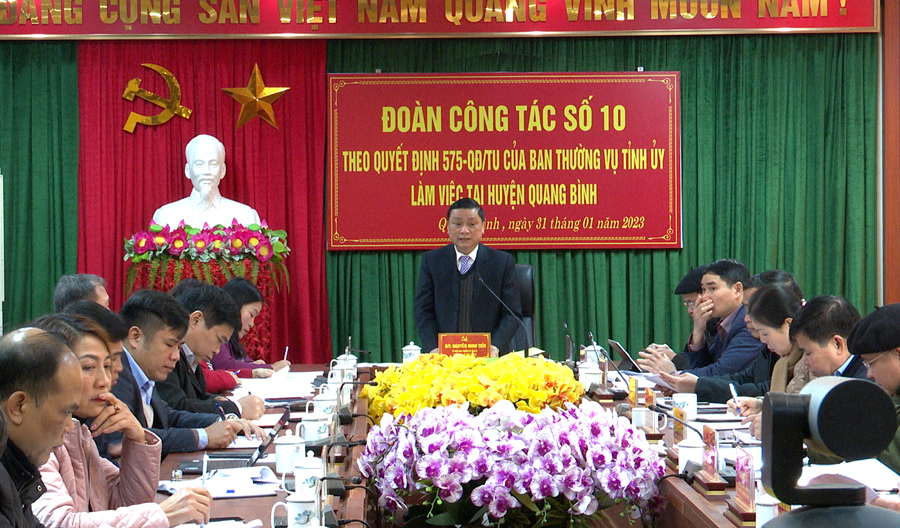 Trưởng ban Tổ chức Tỉnh ủy Nguyễn Minh Tiến phát biểu tại buổi làm việc.

