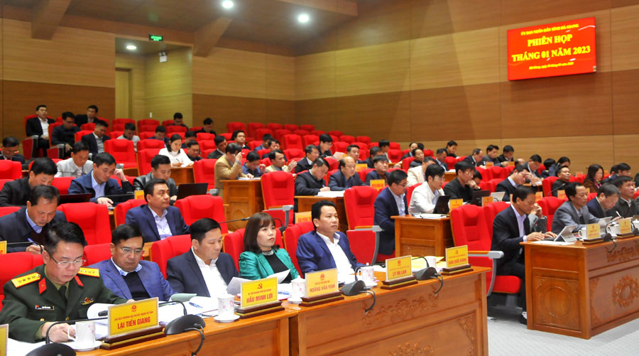 Các đại biểu dự phiên họp.
