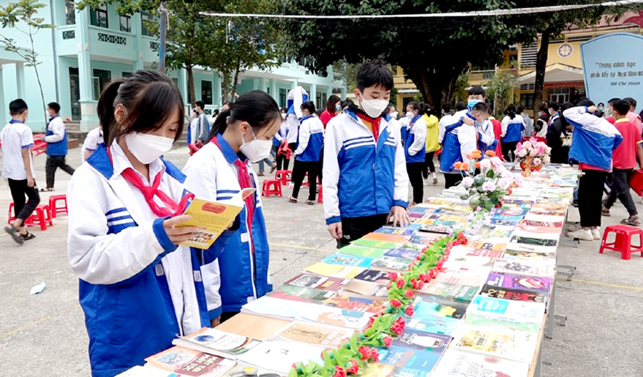 Học sinh Trường THCS thị trấn Vinh Quang (Hoàng Su Phì) tham gia Ngày hội sách và văn hóa đọc năm 2022.