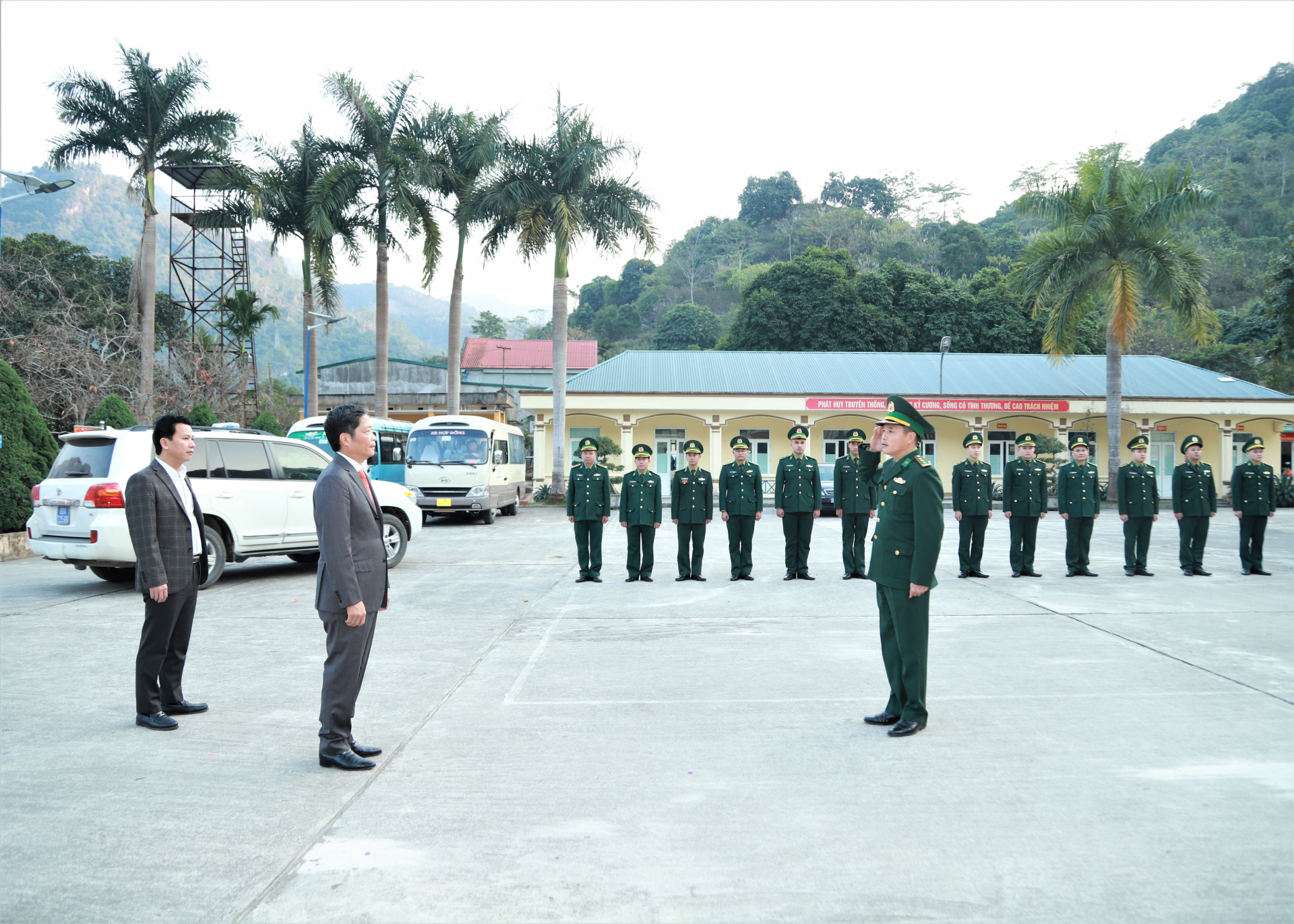 Đồng chí Trần Tuấn Anh thăm Đồn Biên phòng Cửa khẩu Quốc tế Thanh Thuỷ
