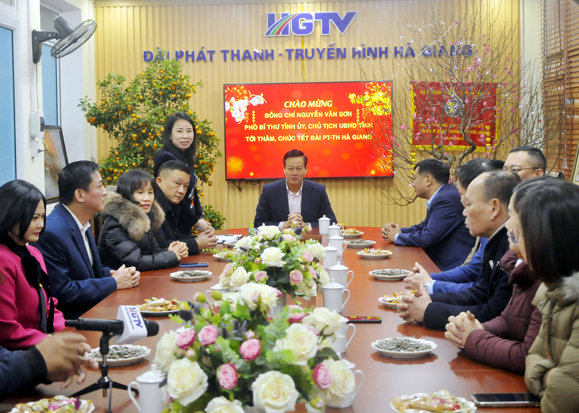 Chủ tịch UBND tỉnh Nguyễn Văn Sơn gặp gỡ, động viên cán bộ, phóng viên, biên tập viên, kỹ thuật viên Đài PT - TH tỉnh nhân dịp chuẩn bị đón Tết Nguyên đán Quý Mão.