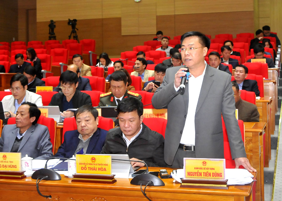 Giám đốc Sở Xây dựng Nguyễn Tiến Dũng báo cáo tình hình công tác lập quy hoạch.
