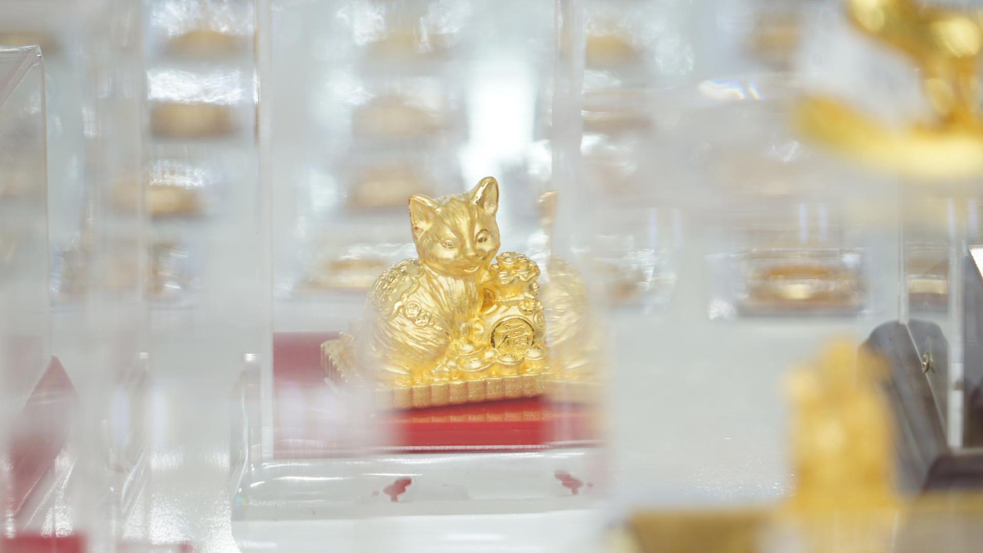 Những sản phẩm vàng được khách hàng ưa chuộng nhiều nhất vẫn là linh vật của năm Quý Mão - mèo thần Tài