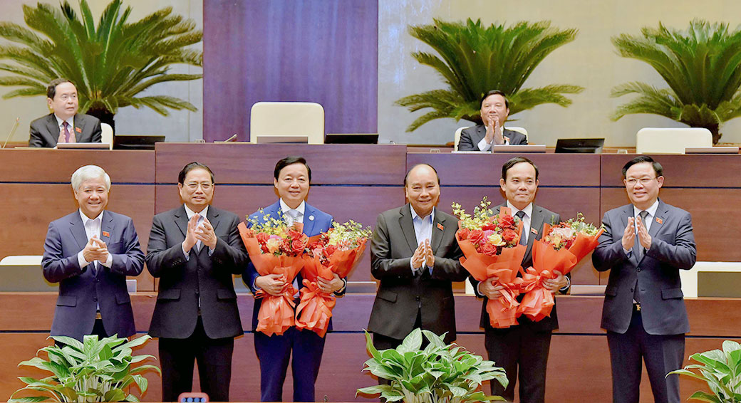 Các đồng chí lãnh đạo Đảng, Nhà nước, Quốc hội, Chính phủ tặng hoa chúc mừng hai tân Phó Thủ tướng