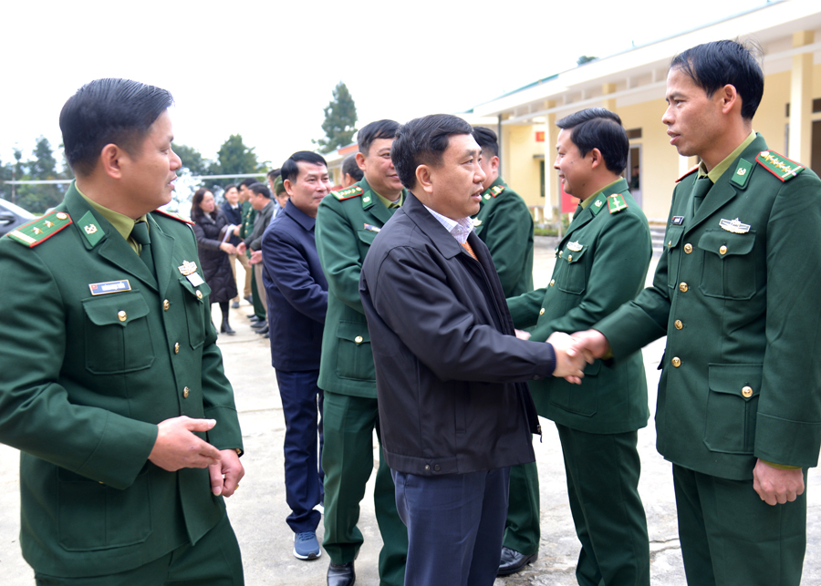 Phó Bí thư Tỉnh ủy Nguyễn Mạnh Dũng thăm Đồn Biên phòng Nghĩa Thuận
