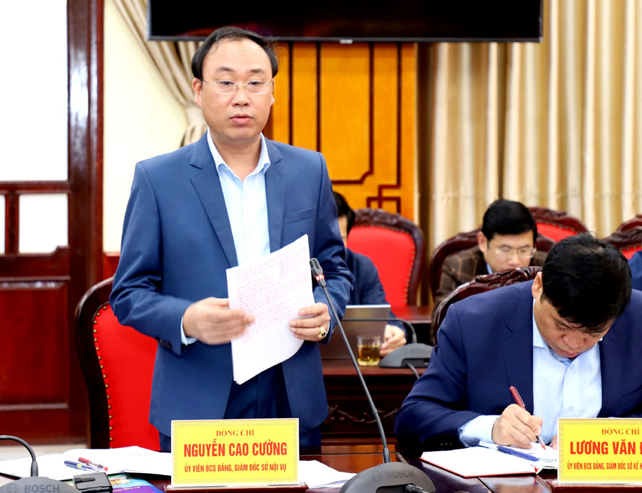 Giám đốc Sở Nội vụ Nguyễn Cao Cường đề nghị Sở Y tế xác định cụ thể nhu cầu hợp đồng để thực hiện theo quy định.