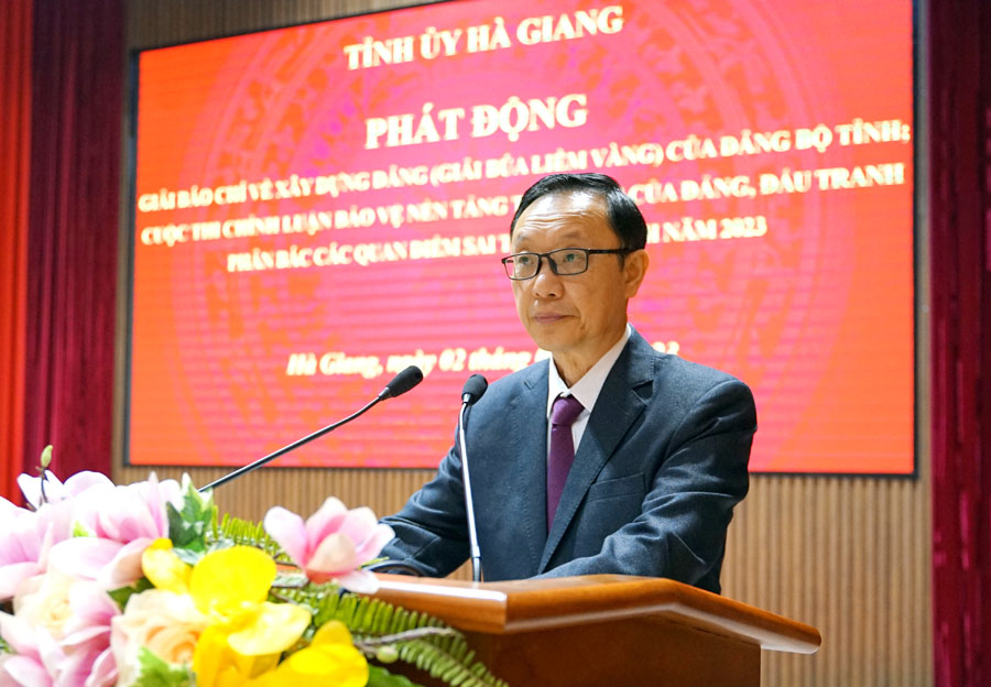 Phó Bí thư Thường trực Tỉnh ủy, Chủ tịch HĐND tỉnh Thào Hồng Sơn phát biểu tại buổi lễ.
