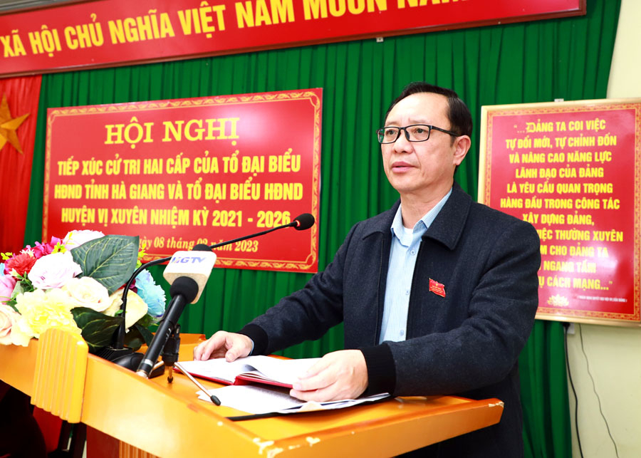 Phó Bí thư Thường trực Tỉnh ủy, Chủ tịch HĐND tỉnh Thào Hồng Sơn phát biểu tại buổi TXCT xã Ngọc Linh.
