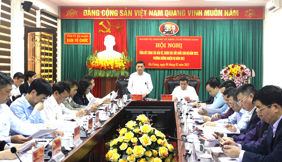 Trưởng Ban Tổ chức Tỉnh ủy Nguyễn Minh Tiến, Trưởng Ban Bảo vệ, CSSK cán bộ tỉnh phát biểu kết luận hội nghị.
