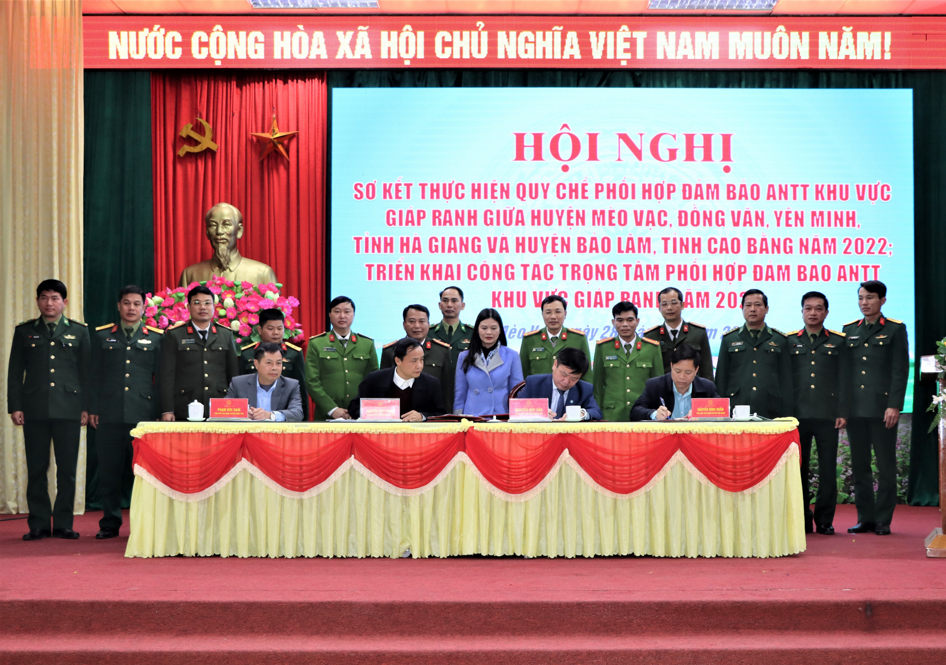 Ký kết bàn giao chủ trì thực hiện sơ kết công tác phối hợp đảm bảo ANTT khu vực giáp ranh cấp huyện giữa tỉnh Hà Giang với tỉnh Cao Bằng trong năm 2023.