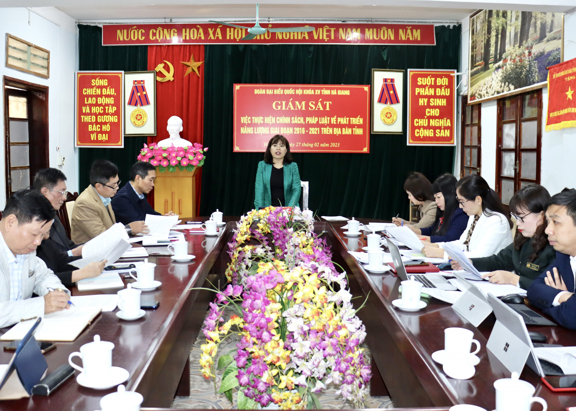 Phó Trưởng đoàn chuyên trách Đoàn ĐBQH tỉnh Lý Thị Lan kết luận buổi giám sát tại Sở Công Thương.