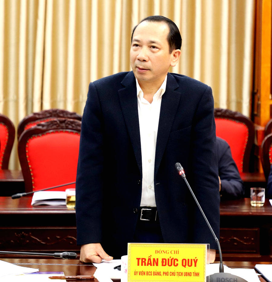 Phó Chủ tịch UBND tỉnh Trần Đức Quý đề nghị Sở Y tế nghiên cứu, đề xuất chính sách thu hút đội ngũ y, bác sỹ về công tác tại các địa phương trong tỉnh; xây dựng cơ sở vật chất, trang thiết bị y tế bảo đảm chất lượng.