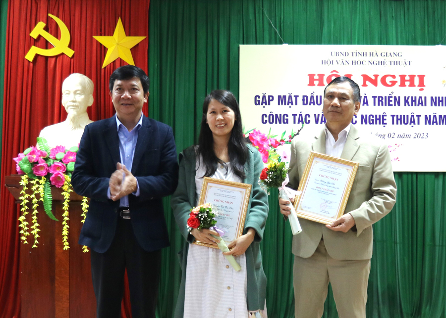 Trao giải cho các tác giả đạt giải Cuộc thi Sáng tác thơ cho trẻ em Hà Giang