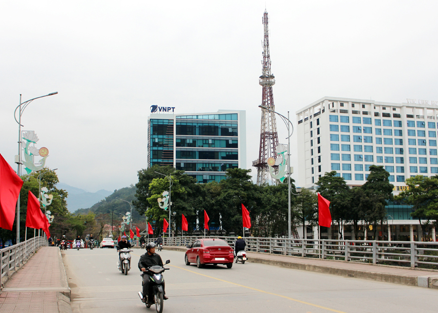 Dưới sự lãnh đạo của Đảng, đất nước ta ngày càng giàu đẹp và văn minh. Trong ảnh: Một góc thành phố Hà Giang hôm nay.

