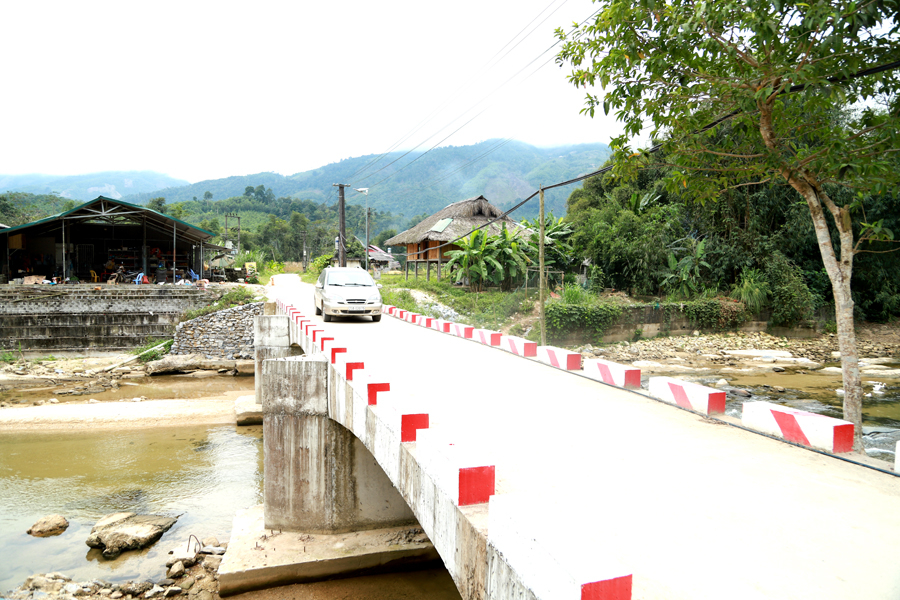Cầu thôn Lèn, xã Việt Lâm được xã hội hóa đầu tư xây dựng.
