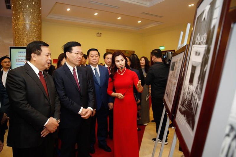 Triển lãm ảnh kỷ niệm 80 năm Đề cương về văn hoá Việt Nam là một triển lãm đặc biệt, giới thiệu 80 bức ảnh quý, được bố cục thành 2 phần