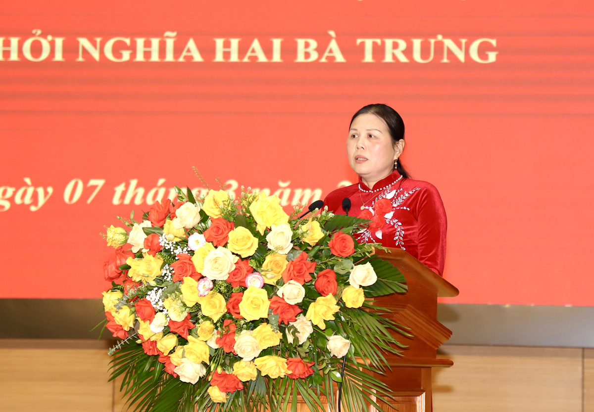 Phó Chủ tịch UBND huyện Quang Bình Chẳng Thị Liên đại diện cán bộ nữ lãnh đạo, quản lý cấp huyện phát biểu cảm nhận
