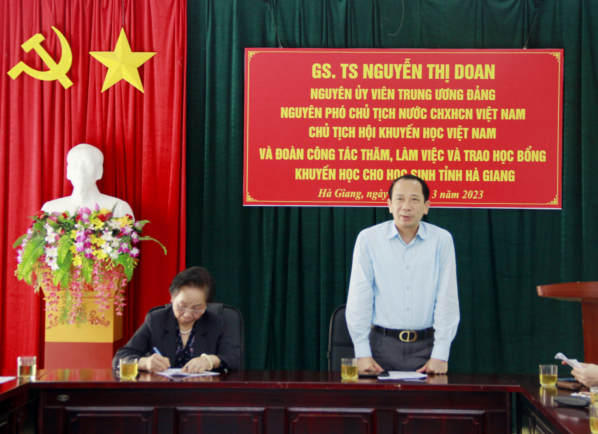 Phó Chủ tịch UBND tỉnh Trần Đức Quý phát biểu tại buổi làm việc.