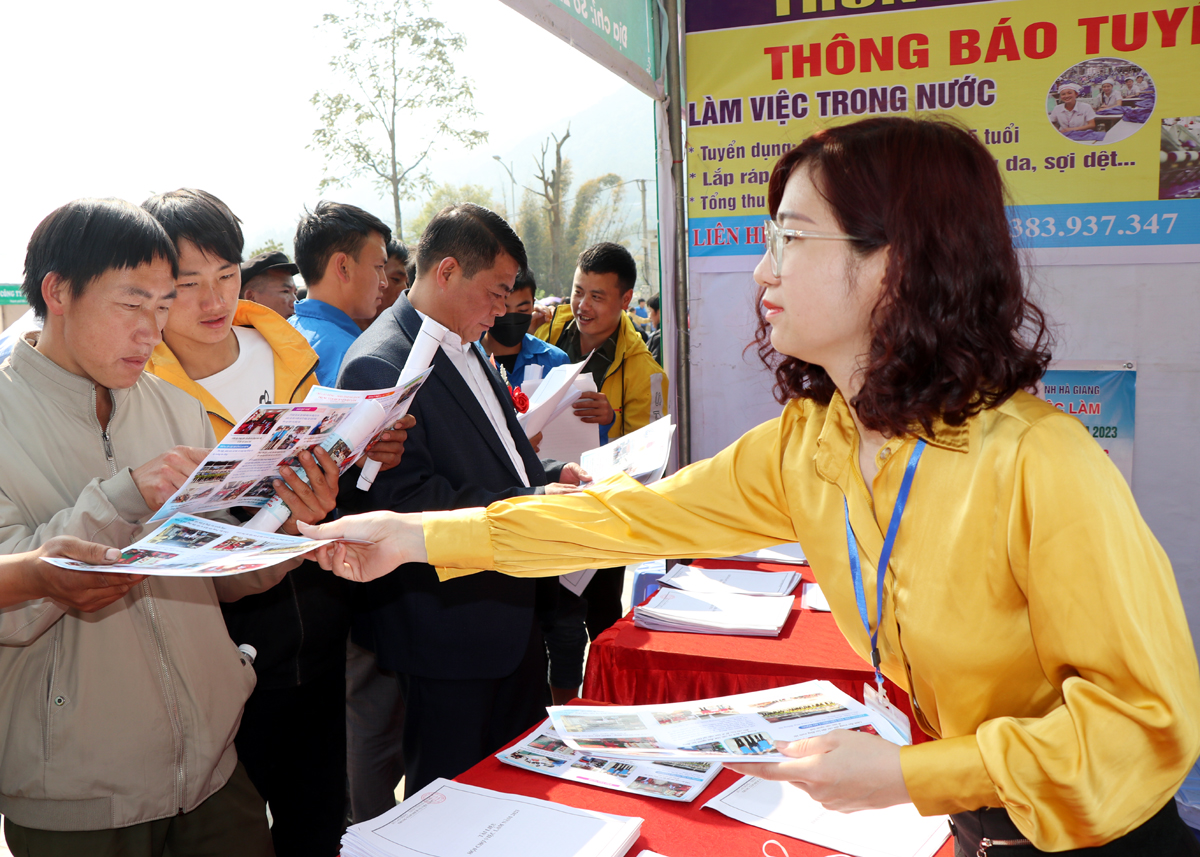 Công ty tuyển dụng tư vấn việc làm cho người lao động huyện Đồng Văn.