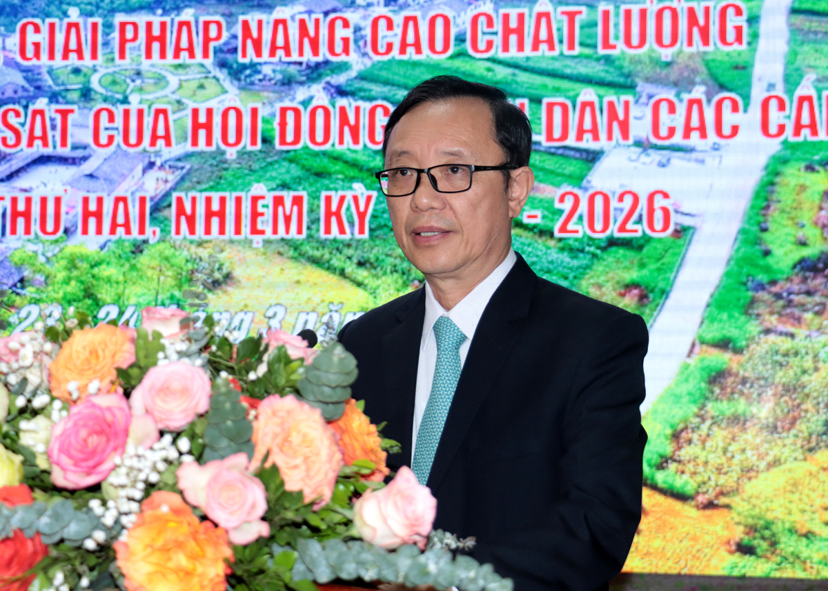 Phó Bí thư Thường trực Tỉnh ủy, Chủ tịch HĐND tỉnh Thào Hồng Sơn phát biểu chỉ đạo tại hội nghị.
