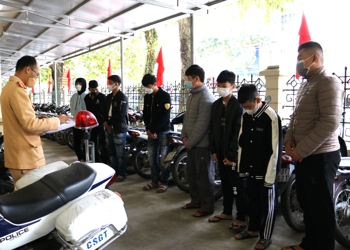 Công an thành phố Hà Giang tuyên truyền và xử lý vi phạm về TTATGT đối với các thanh, thiếu niên trên địa bàn
