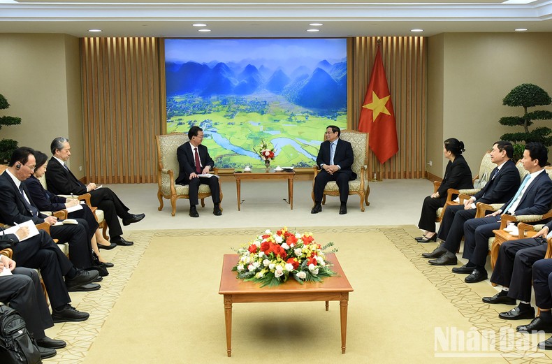 Thủ tướng Phạm Minh Chính, đồng chí Vương Ninh, Ủy viên Trung ương Đảng Cộng sản Trung Quốc, Bí thư Tỉnh ủy Vân Nam và các thành viên của đoàn.