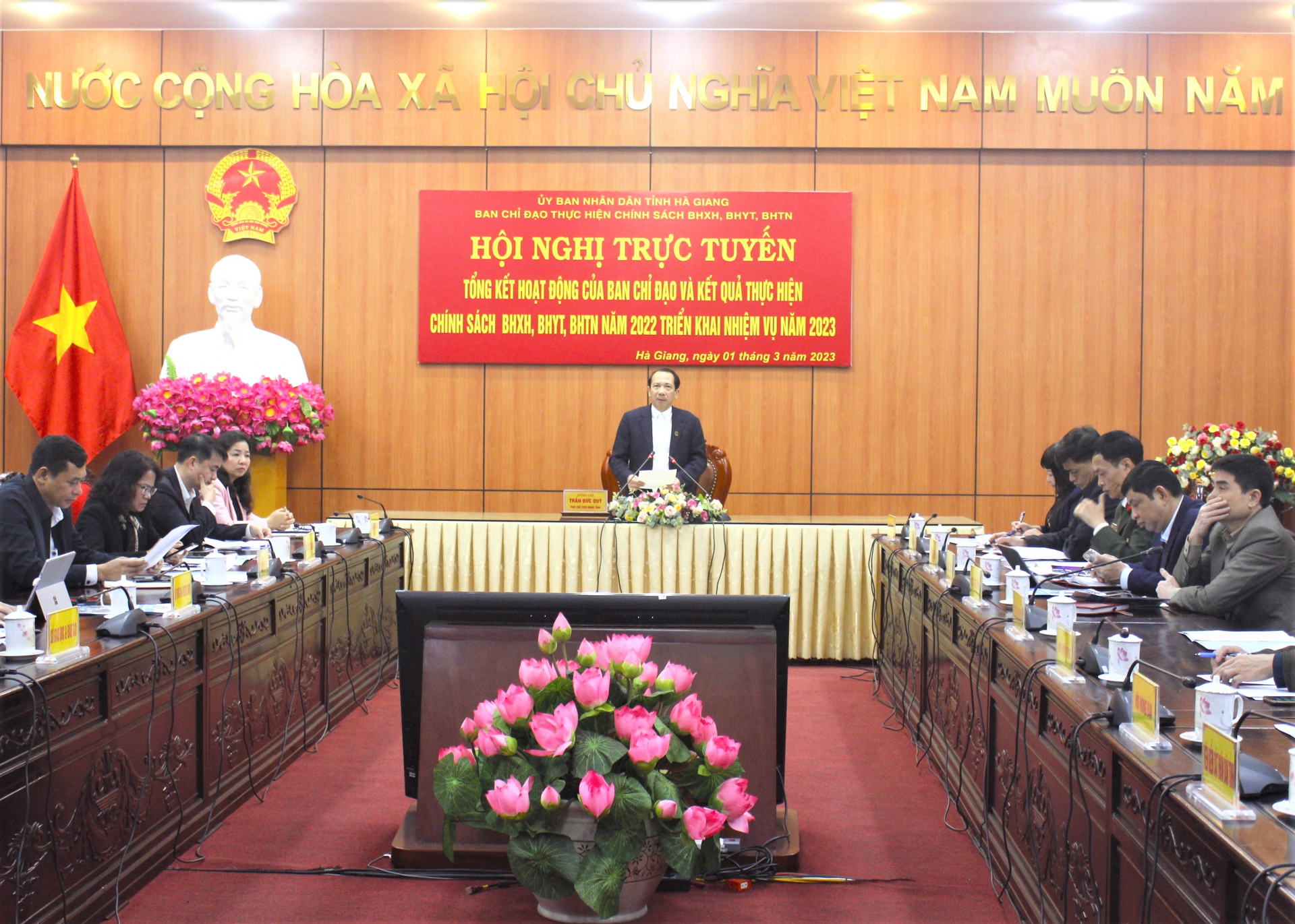 Phó Chủ tịch UBND tỉnh Trần Đức Quý phát biểu kết luận hội nghị.
