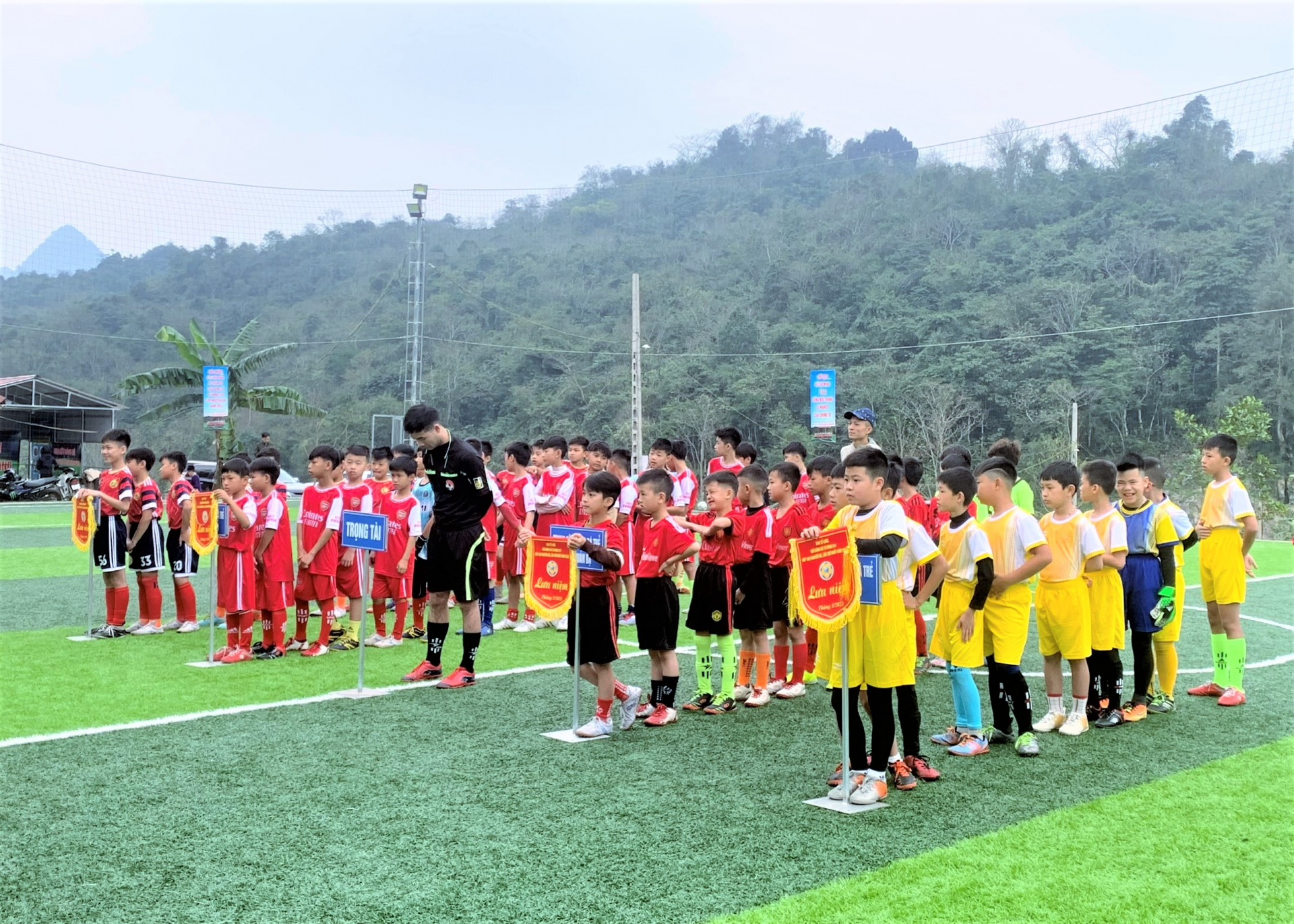 BHG - Từ ngày 4.3 – 5.3, tại sân cỏ nhân tạo Phong Quang (huyện Vị Xuyên), Liên đoàn Bóng đá trẻ thành phố Hà Giang tổ chức Giải bóng đá Tứ hùng U11 Cúp Cao nguyên đá.