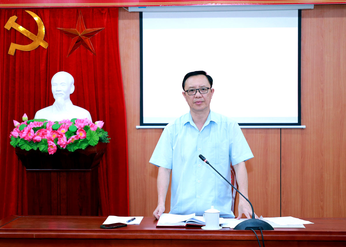 Phó Bí thư Thường trực Tỉnh ủy, Chủ tịch HĐND tỉnh Thào Hồng Sơn kết luận phiên họp.
