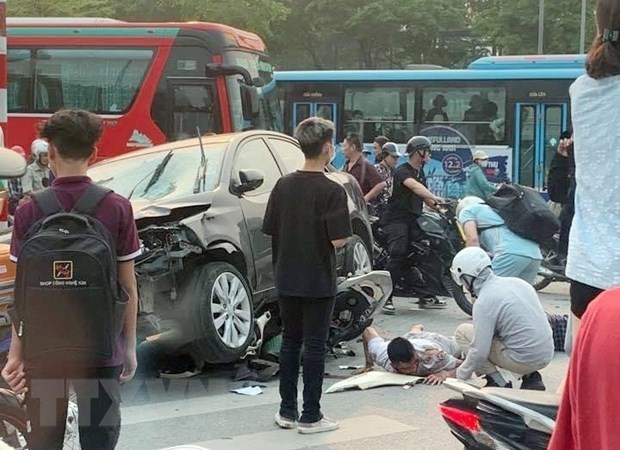 Vụ tai nạn tại ngã tư đường Xuân La-Võ Chí Công (Hà Nội) khiến nhiều người bị thương. (