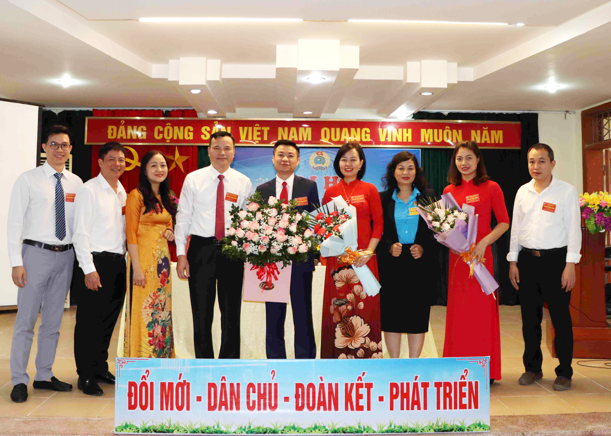 BCH CĐCS Trường Cao đẳng Kỹ thuật và Công nghệ tỉnh Hà Giang khóa VII, nhiệm kỳ 2023 – 2028 ra mắt đại hội.
