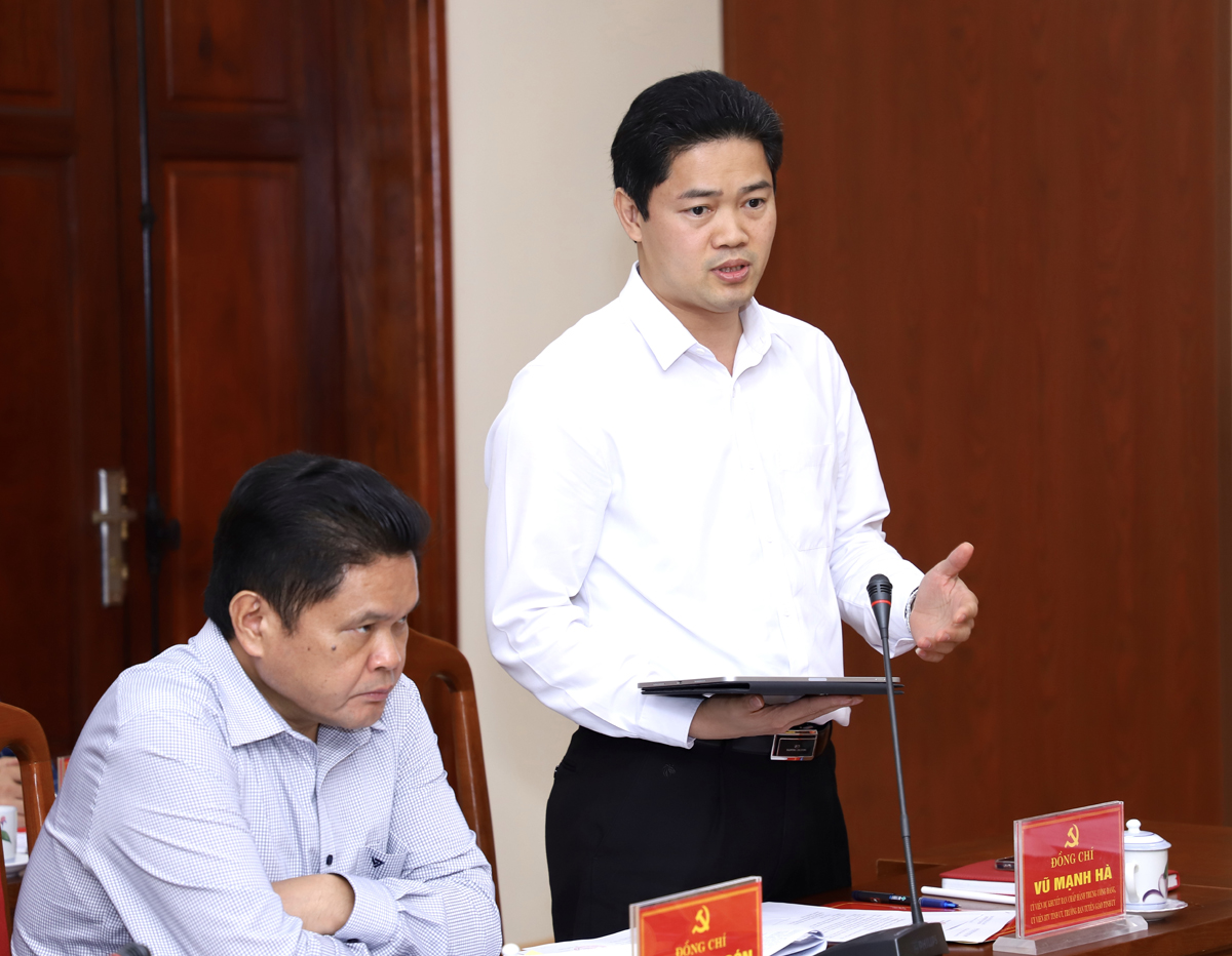 Trưởng ban Tuyên giáo Tỉnh ủy Vũ Mạnh Hà phát biểu thảo luận tại buổi làm việc