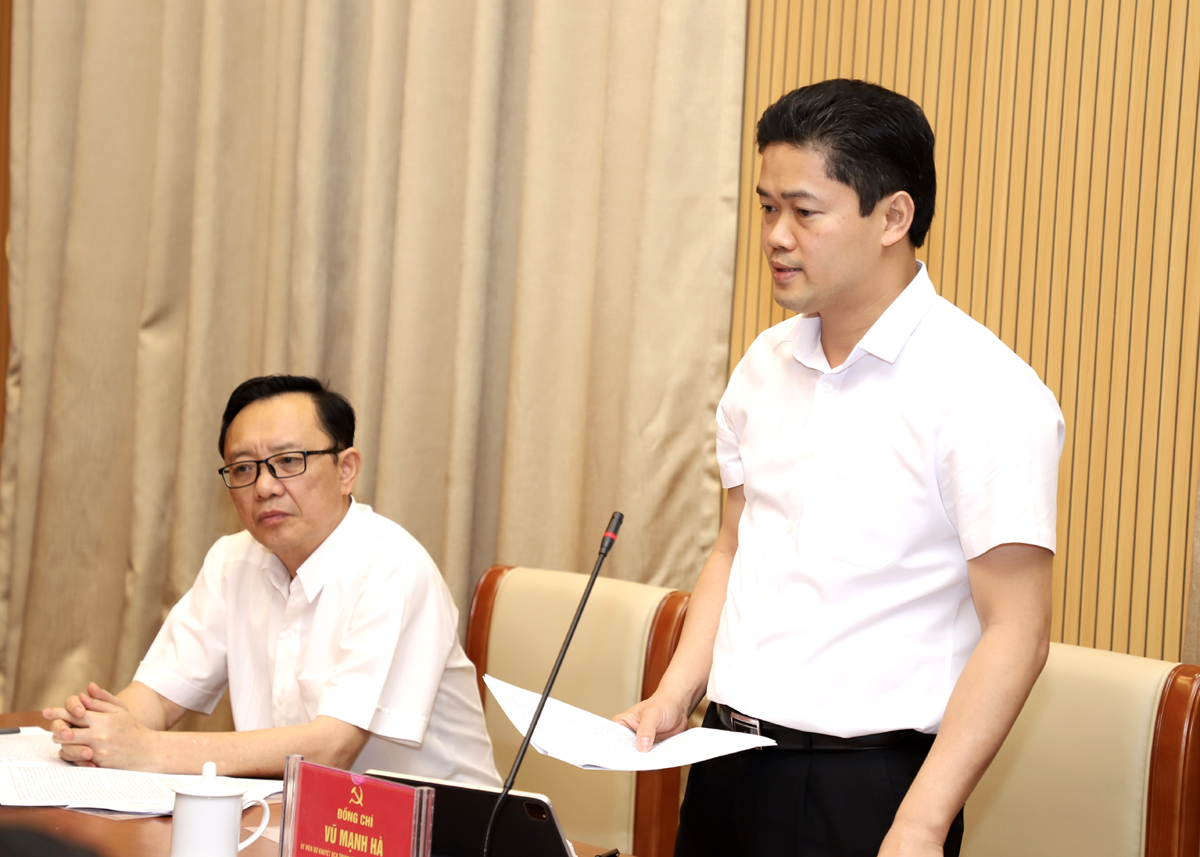 Trưởng ban Tuyên giáo Tỉnh ủy Vũ Mạnh Hà phát biểu tại phiên họp
