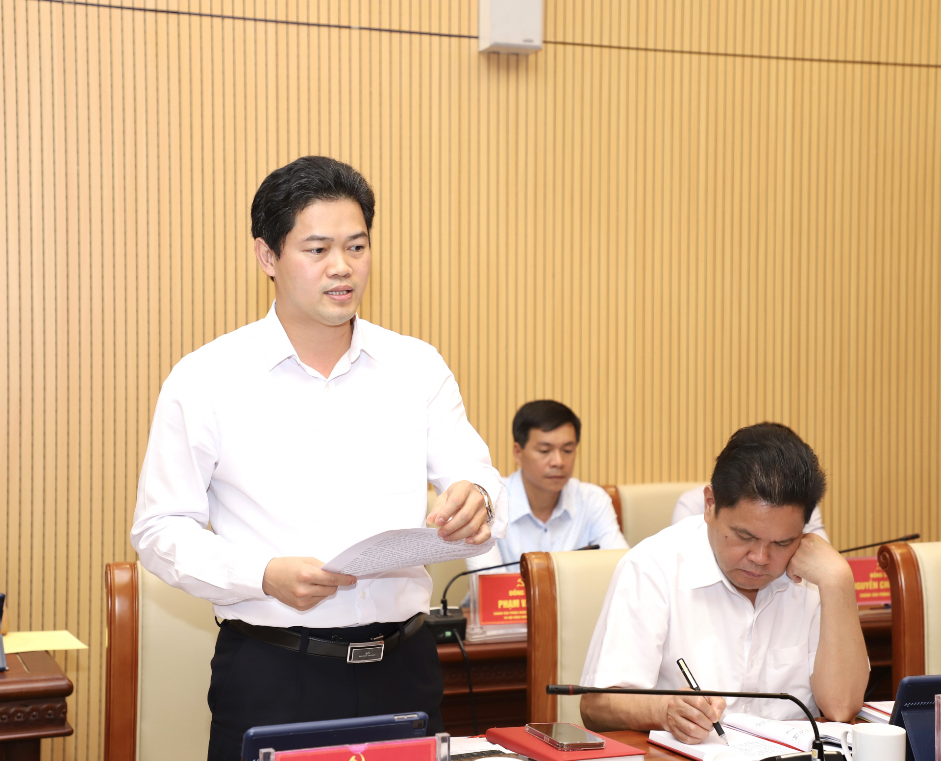 Trưởng ban Tuyên giáo Tỉnh ủy Vũ Mạnh Hà kiến nghị quan tâm đầu tư, trang bị hỗ trợ hoạt động truyền thông, chuyển đổi số ở cơ sở