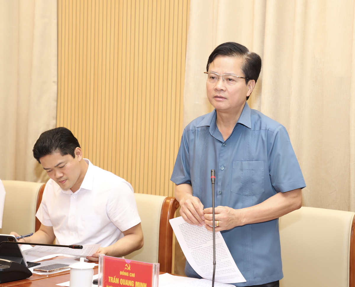 Chủ nhiệm Ủy ban Kiểm tra Tỉnh ủy Trần Quang Minh phát biểu tại phiên họp
