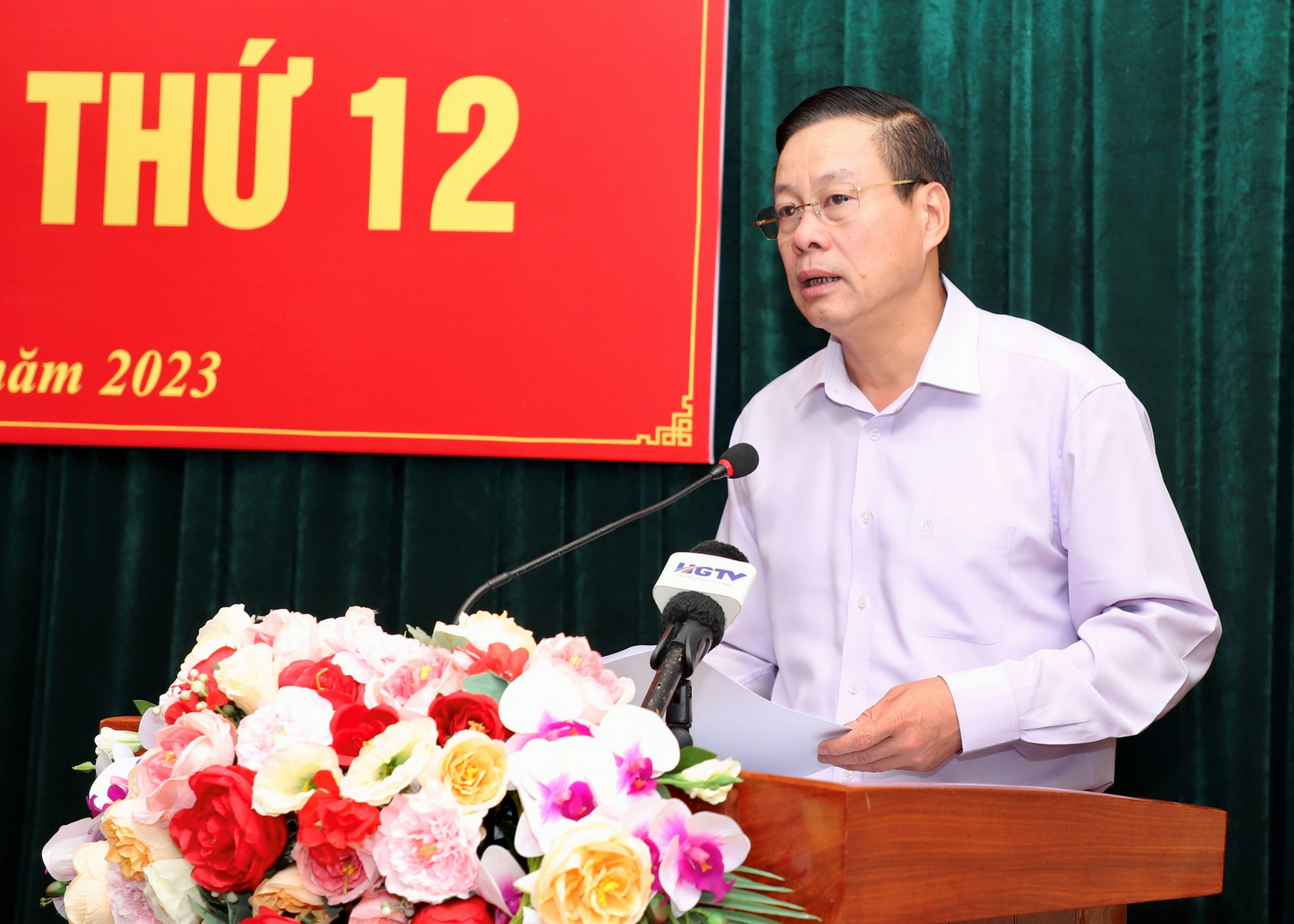 Chủ tịch UBND tỉnh Nguyễn Văn Sơn báo cáo tình hình KT-XH quý I