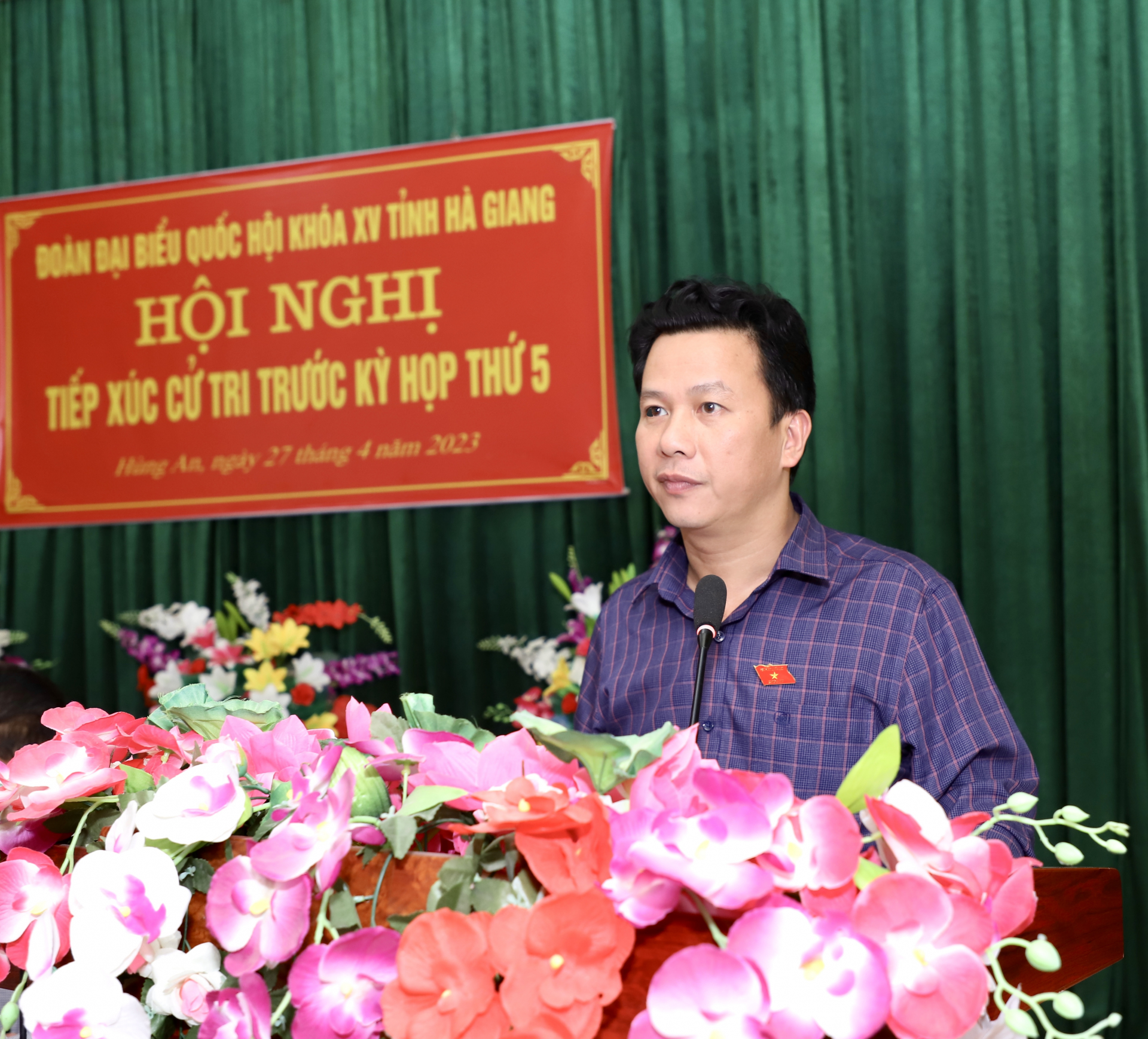 Bí thư Tỉnh ủy Đặng Quốc Khánh phát biểu tại buổi tiếp xúc