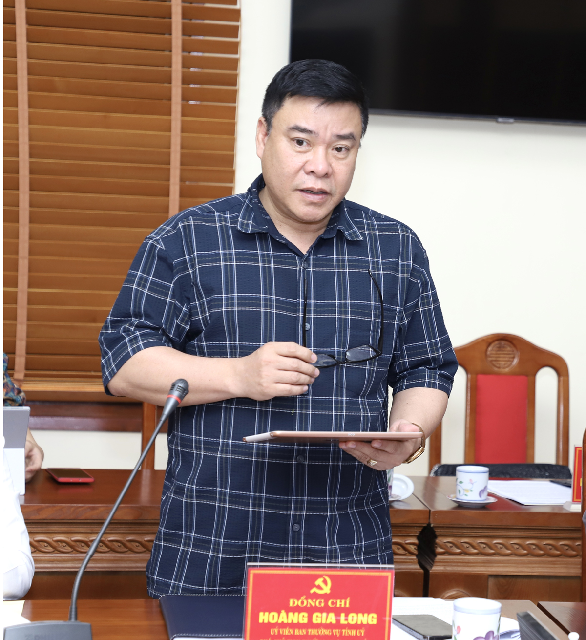 Phó Chủ tịch Thường trực UBND tỉnh Hoàng Gia Long phát biểu thảo luận
