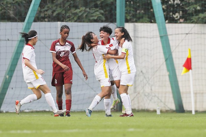 Đội tuyển nữ U17 thi đấu bùng nổ trong hiệp 1. (