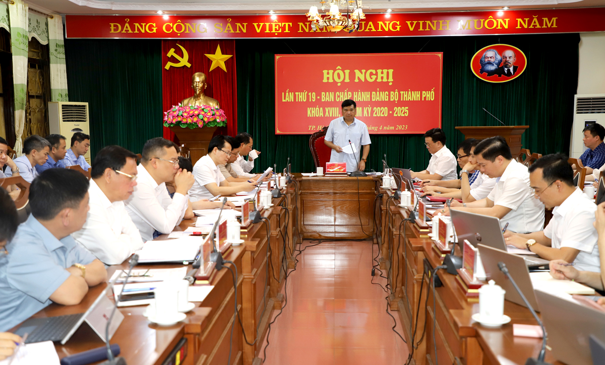 Bí thư Thành ủy Hầu Minh Lợi phát biểu tại hội nghị
