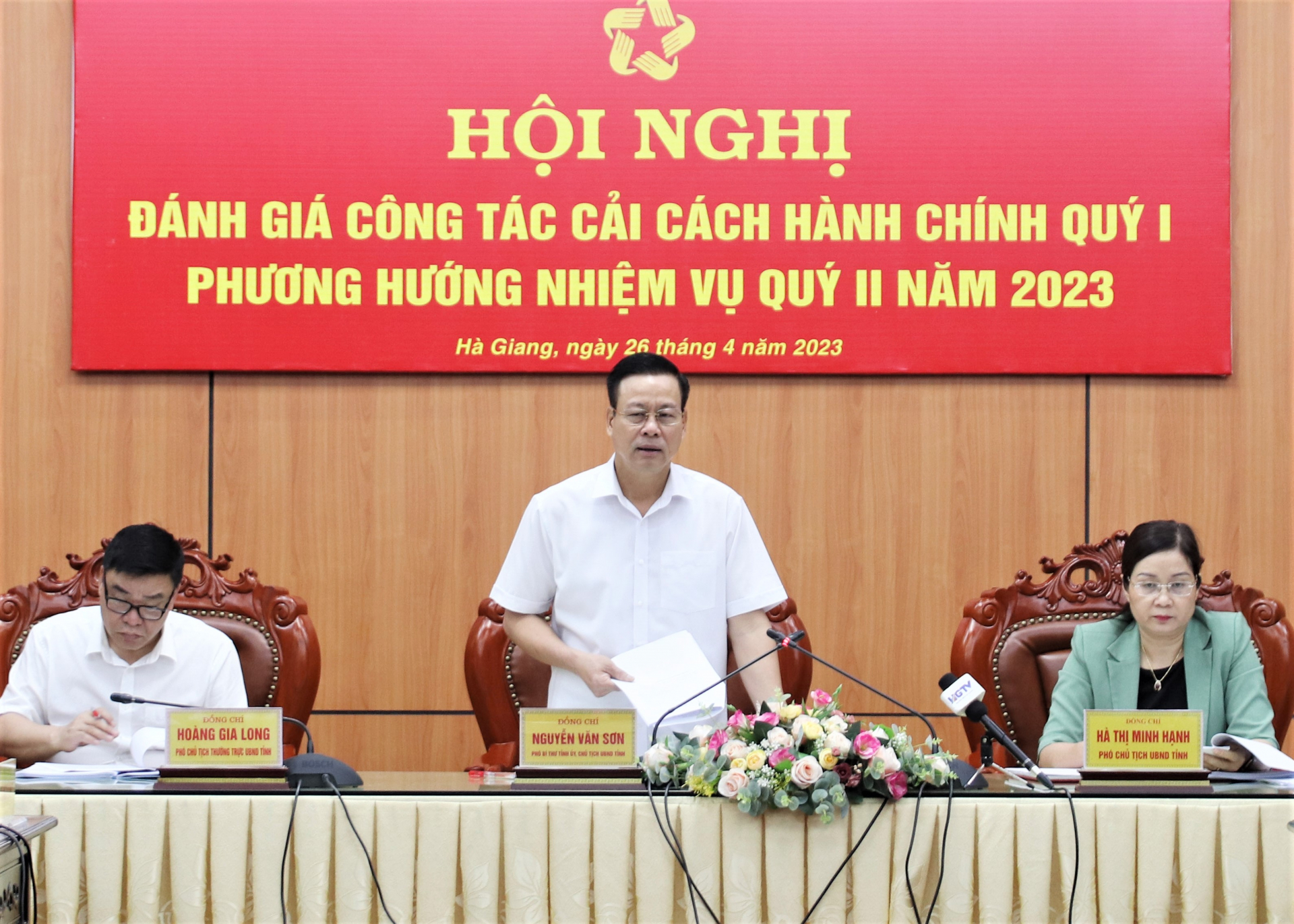 Chủ tịch UBND tỉnh Nguyễn Văn Sơn kết luận hội nghị.
