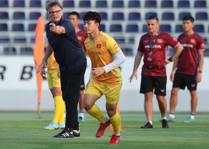 U22 Việt Nam thích nghi với giáo trình nghiêm khắc của HLV Philippe Troussier.