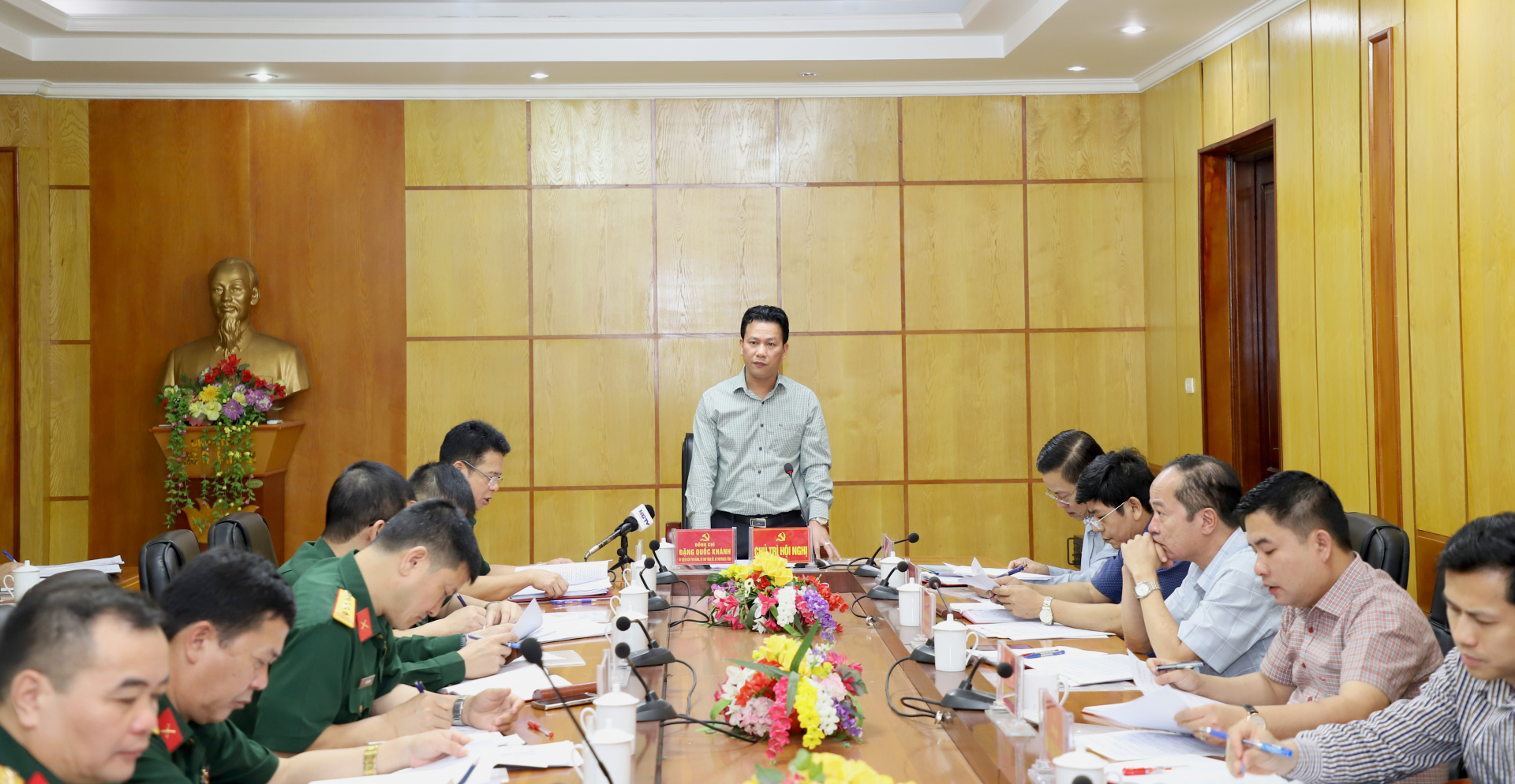 Bí thư Tỉnh ủy Đặng Quốc Khánh chủ trì hội nghị.

