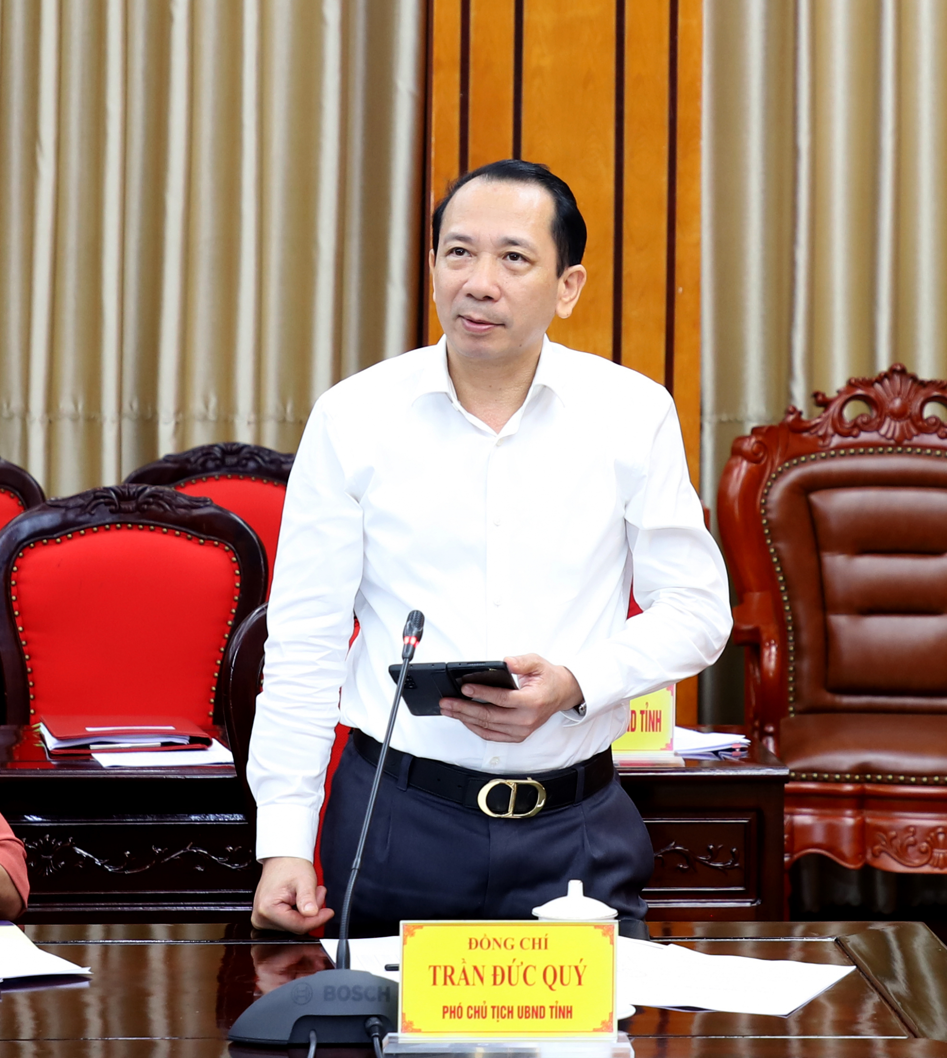 Phó Chủ tịch UBND tỉnh Trần Đức Quý đề nghị các sở, ngành, địa phương cần có giải pháp cụ thể, vận dụng cơ chế linh hoạt và đảm bảo mục tiêu trong giải ngân kế hoạch vốn đầu tư công.