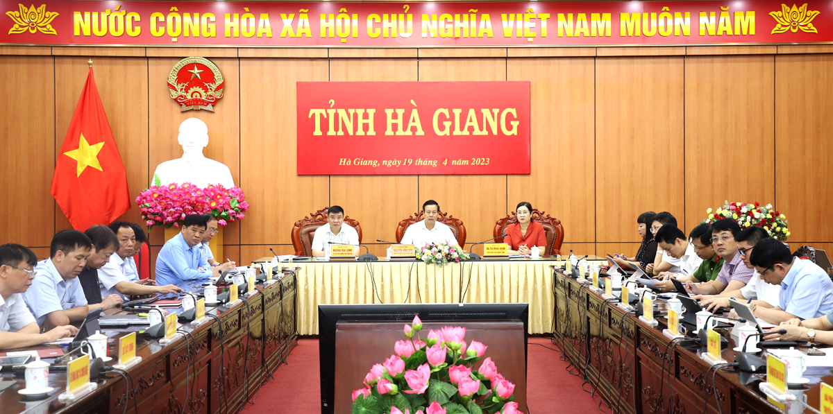 Các đồng chí lãnh đạo tỉnh dự tại điểm cầu Hà Giang.
