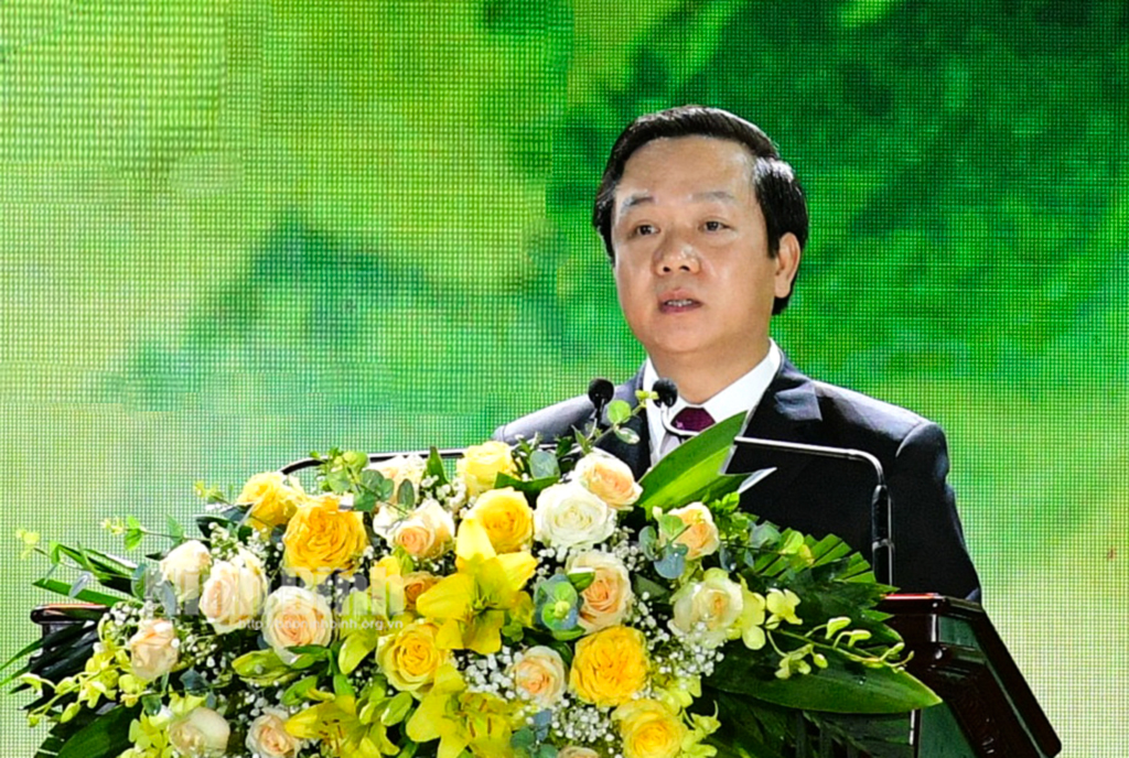 Đồng chí Phạm Quang Ngọc, Phó Bí thư Tỉnh ủy, Chủ tịch UBND tỉnh trình bày diễn văn kỷ niệm.