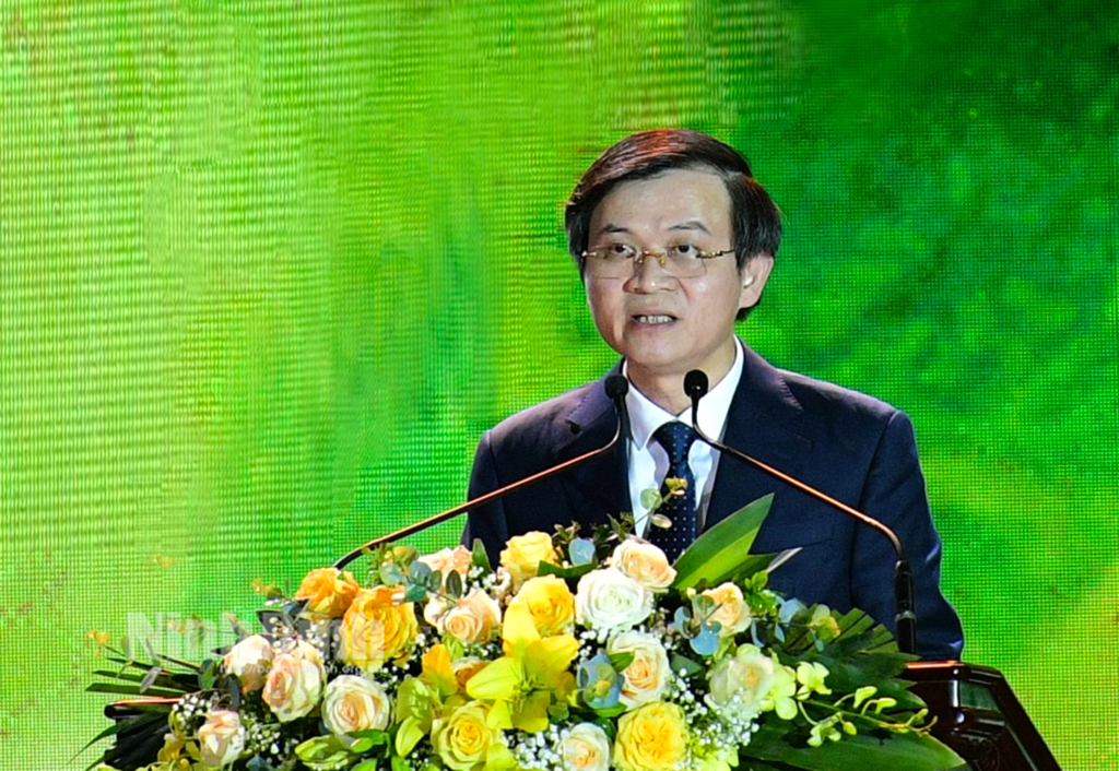Đồng chí Đoàn Minh Huấn, Ủy viên Trung ương Đảng, Bí thư Tỉnh ủy phát biểu tại chương trình kỷ niệm.